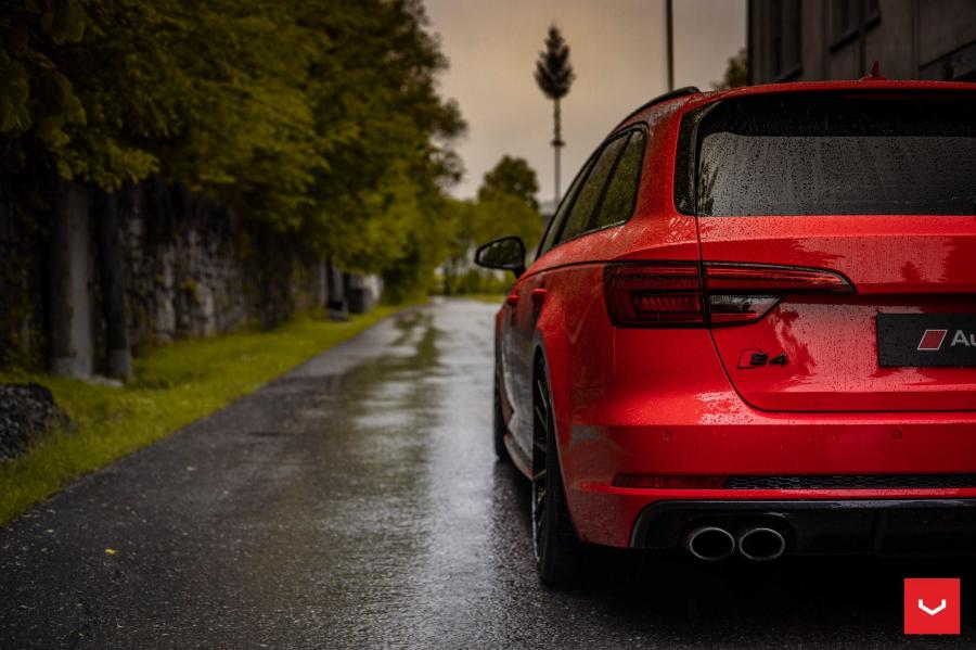 Детали экстерьера Audi S4 Avant on Vossen Wheels (VFS-2) 2019 года  (фото 28 из 37)